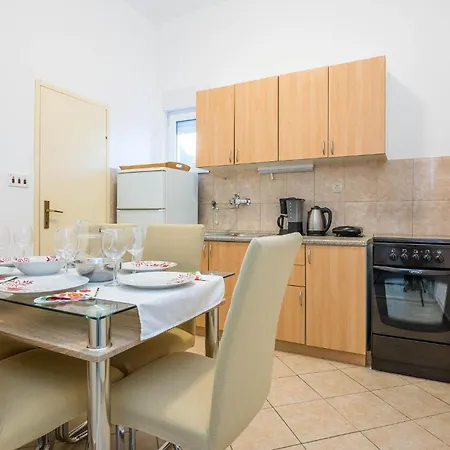 Apartment Gorgeous In With House Sea View
