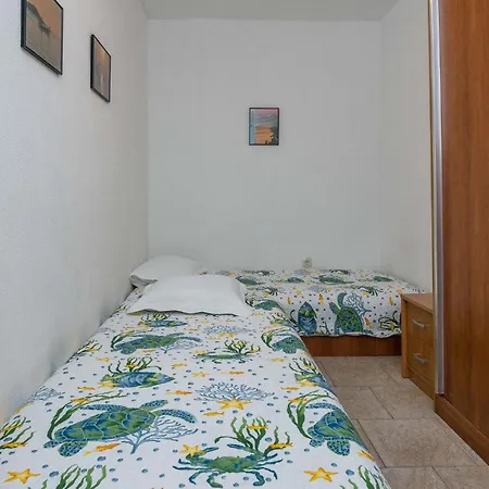 Stunning Apartment In Vir With House Sea View Apartman